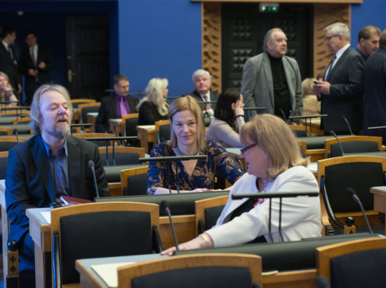 Täiskogu istung, uute Riigikogu liikmete ametivande andmine